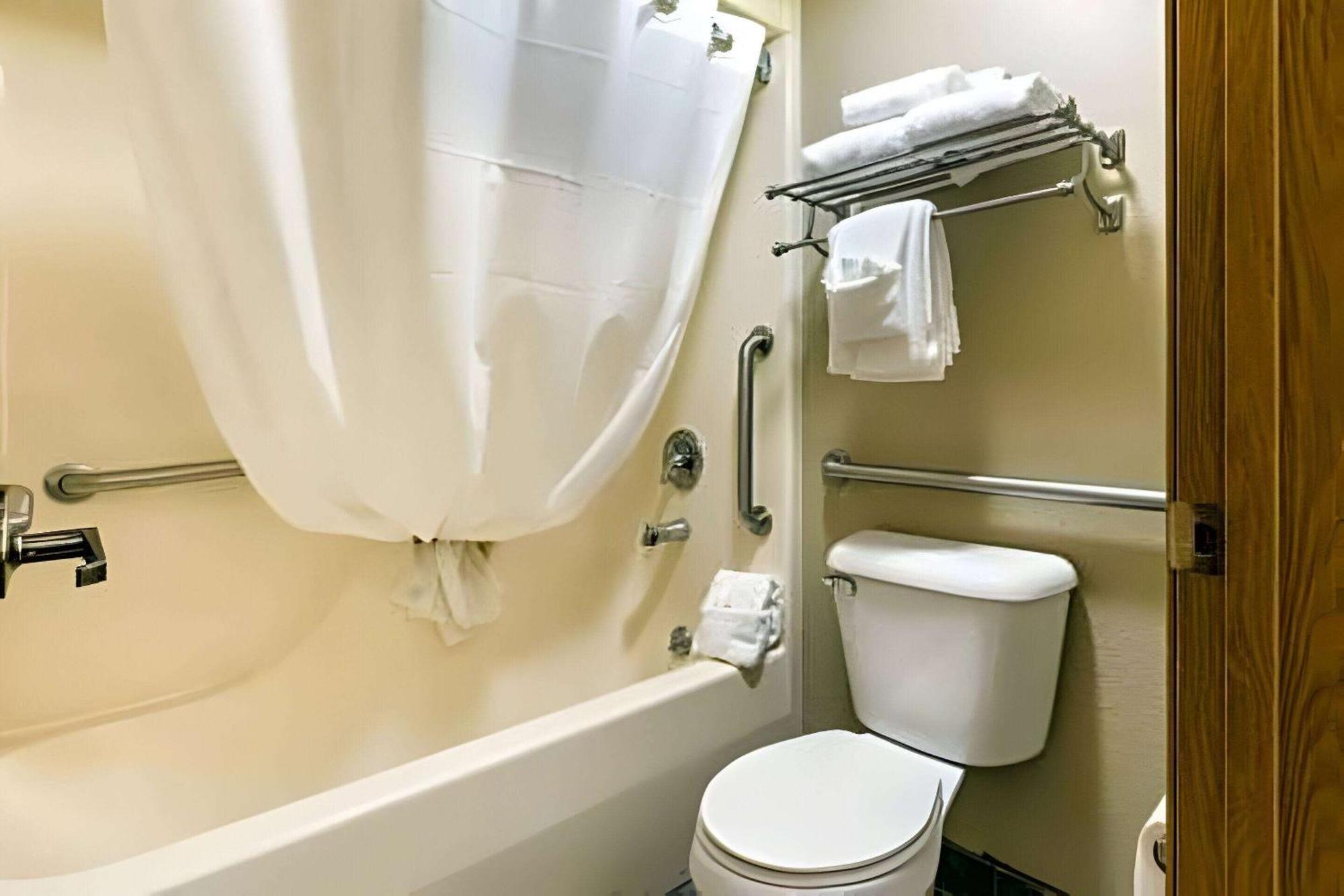 Hotel Ramada By Wyndham Branson Theatre District Extérieur photo