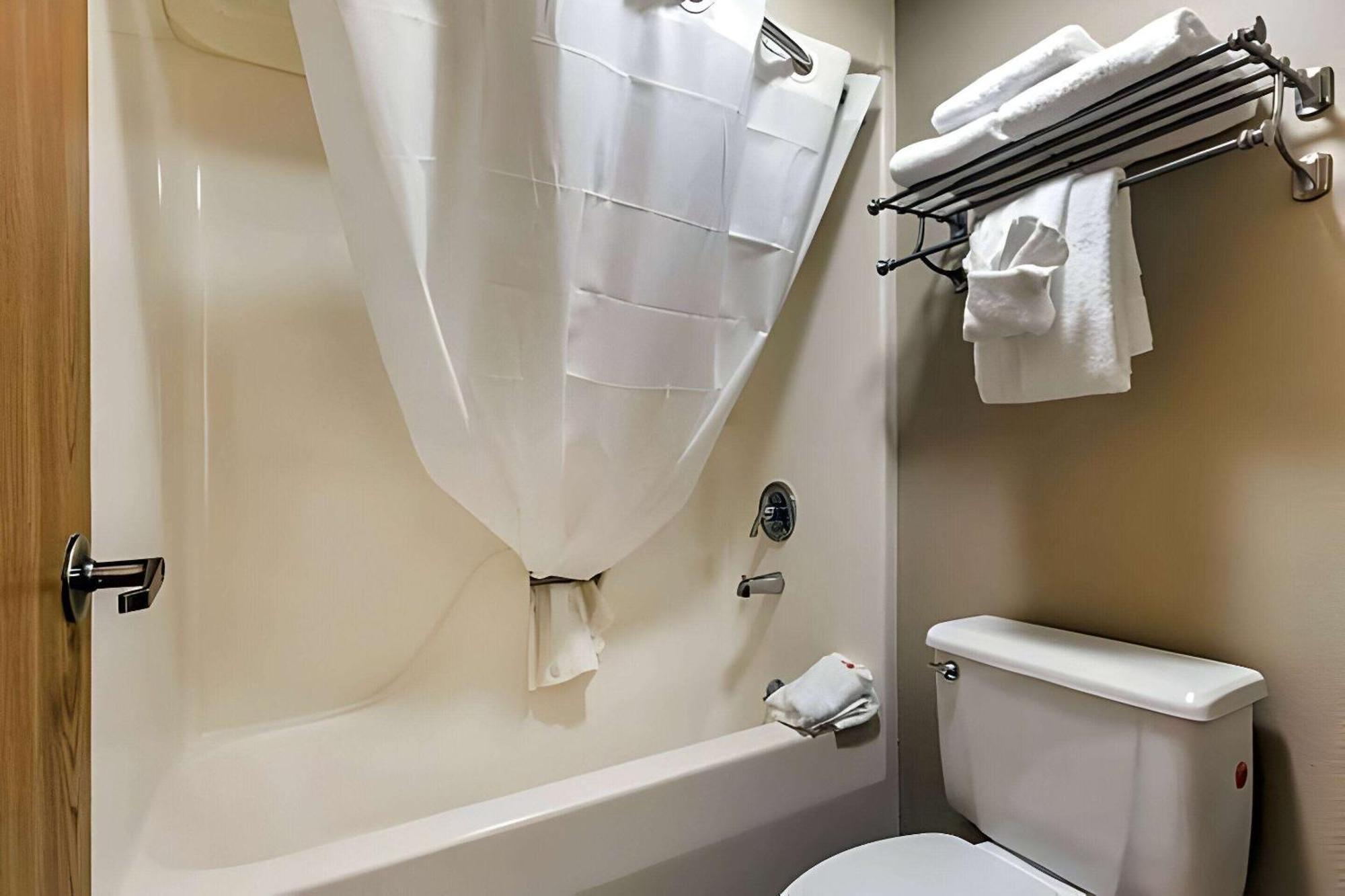 Hotel Ramada By Wyndham Branson Theatre District Extérieur photo