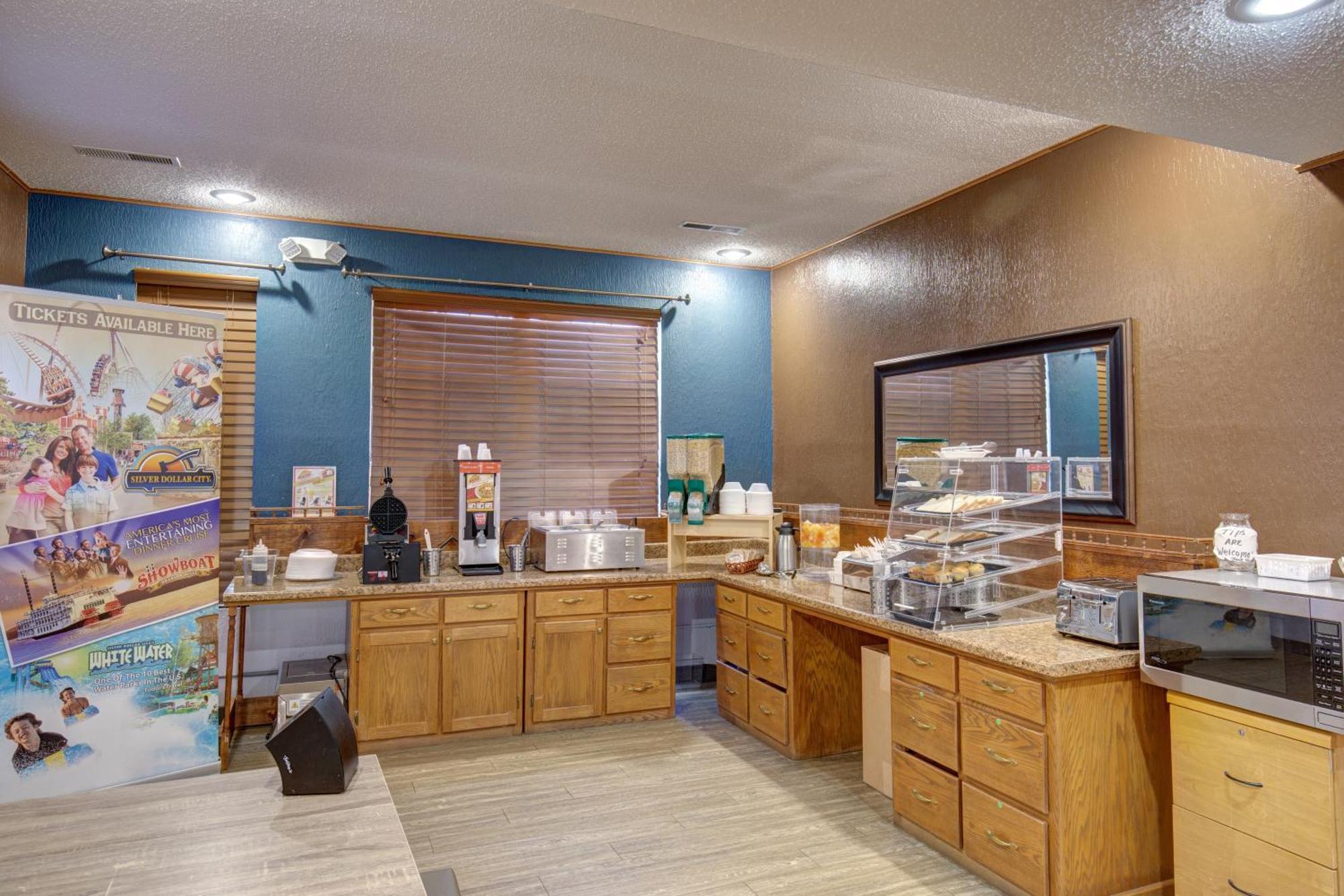 Hotel Ramada By Wyndham Branson Theatre District Extérieur photo