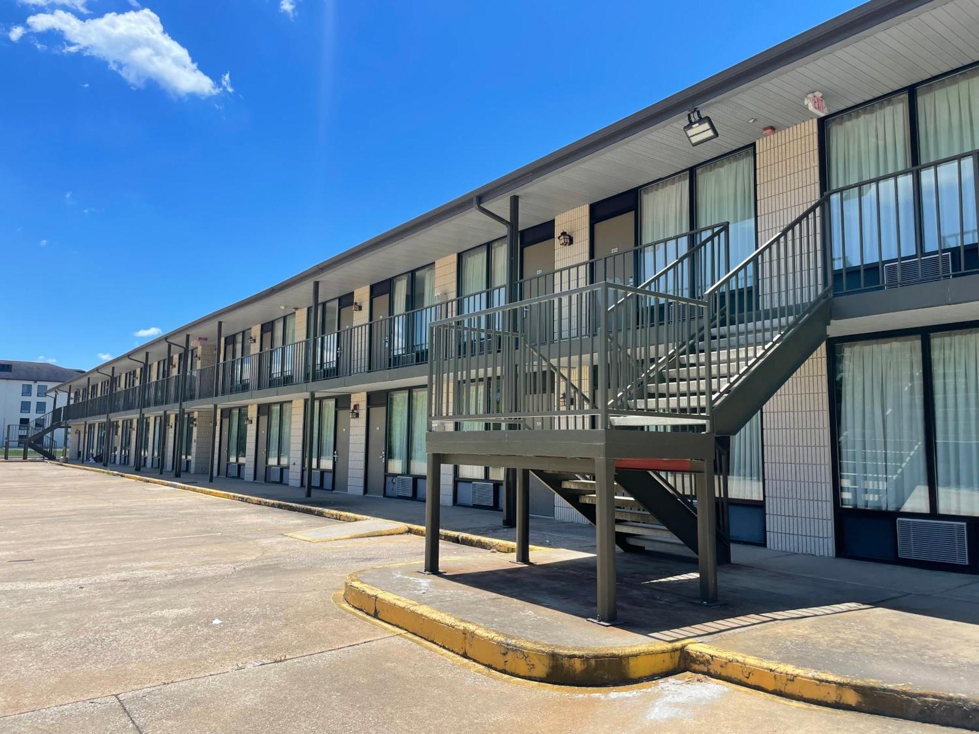Hotel Ramada By Wyndham Branson Theatre District Extérieur photo