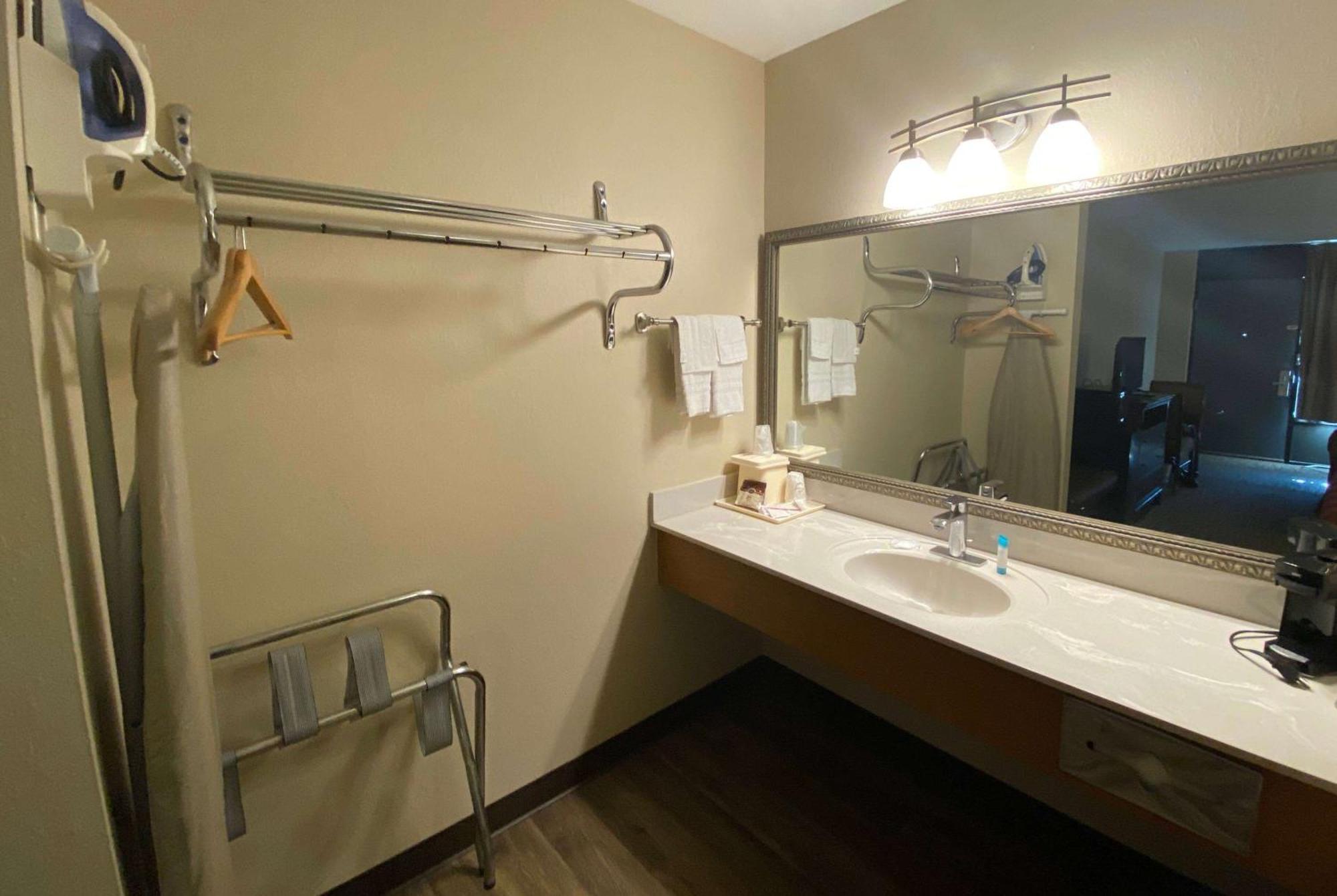 Hotel Ramada By Wyndham Branson Theatre District Extérieur photo